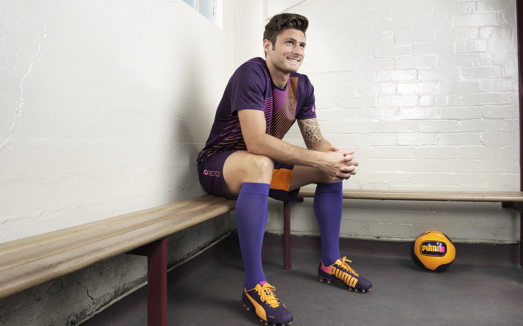 Uzi在利物浦比赛中绝杀，大胜引发热议！